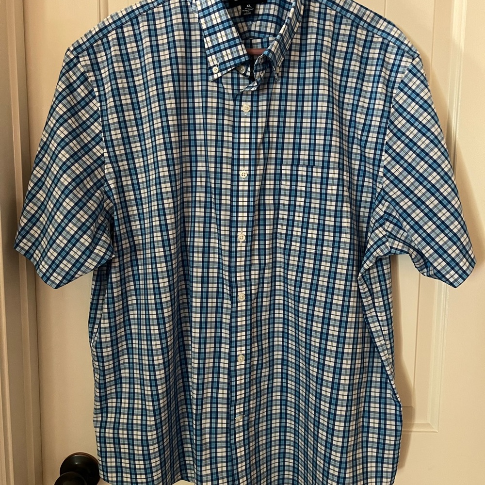 Lands End Men’s Short Sleeved Button Down Shirt Size XL